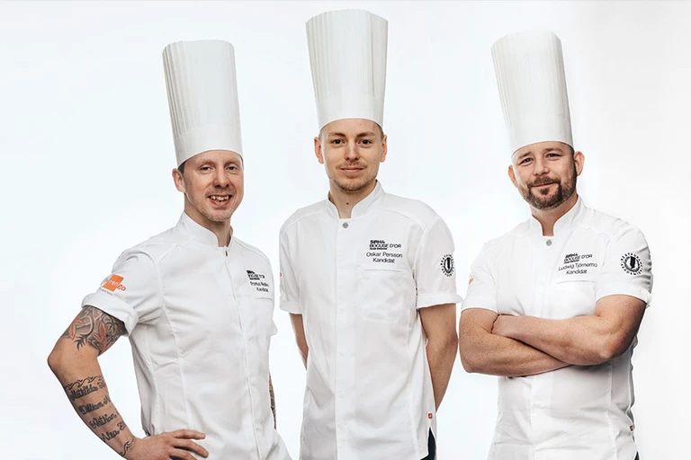 Pontus Wellen, Oskar Persson och Ludwig Tjörnemo i kockkläder