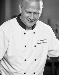 Föreläsare inom glass och sorbet som heter Jonas Landerhjelm