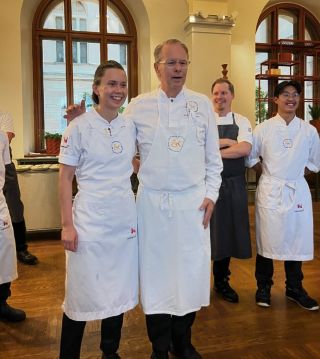 ✨ Igår samlade Fredrik Eriksson, en av medlemmarna i vårt advisory board, branschen på Nationalmuseum för ett inspirerande gästspel tillsammans med Årets Kock-vinnaren Desirée Jaks! 🍽️ Tillsammans bjöd de på fantastiska rätter och lyfte viktiga frågor för att stärka den svenska gastronomin. 🙌

@chef_fredrikeriksson 
@pooolskiii 
@restaurang_nationalmuseum 

#gastronomi #åretskock #restaurangakademien