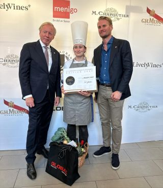 Igår hölls den svenska uttagning till VM i Pâté-Croûte för andra året i rad hos oss på Restaurangakademien. Åtta kockar tävlade under eftermiddagen och vi fick se fantastiska tävlingsbidrag. 

Vinnare och Sveriges representant i VM blev Amanda Ledel från restaurang Voisine i Stockholm. 🏆
2:a plats gick till  Victor Magdeburg från Chez Jolie i Stockholm. Och 3:e plats kneps av Otto Håkansson från Bar Bulot i Göteborg. 

Det var så roligt att ha er och alla gäster hos oss 😊✨

Tack @pernordlind1 för ett fint arrangemang. 

@championnatdumondepatecroute 
@menigofoodservice 
@voisine_sthlm 
@chezjolie.se 
@barbulot_saluhallen