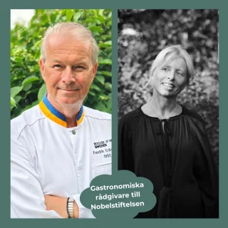 Visste du att Restaurangakademiens kreativa ledare, Fredrik Eriksson och Ulrika Karlsson, sitter som gastronomiska rådgivare till Nobelstiftelsen tillsammans med Gert Klötzke? Det är ett prestigefyllt uppdrag som sträcker sig över hela året.

Nobelmiddagen är en unik tradition som började redan 1901, då 113 herrar samlades för en middag på Grand Hôtel i Stockholm. Även om Alfred Nobel aldrig nämnde en bankett i sitt testamente, har middagen blivit en tradition som många ser som minst lika viktig som prisceremonin. Idag lagas den för 1300 gäster och serveras i Blå Hallen i Stadshuset. 

De första Nobelmiddagarna präglades av det franska köket. Idag dominerar skandinaviska smaker – råvaror som äpplen, betor och klippt korn är i fokus för årets meny.

I år är det även första gången är det två kvinnor, Jessie Sommarström och Frida Bäcke, som står bakom hela årets meny. Deras moderna tolkningar lyfter fram svensk gastronomi på ett innovativt sätt. 

Att skapa en måltid värdig Nobelpriset är ingen enkel uppgift. Menyn ska spegla årets vinnare, vetenskapens kreativitet och svensk gastronomisk perfektion. 

@krakaskrog @chef_fredrikeriksson 

#nobelmiddag #gastronomiskrådgivare #jessiesommarström #fridabäcke #Ulrikakarlsson #fredrikeriksson #restaurangakademien