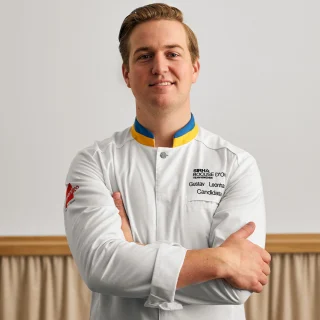 Välkommen till en oförglömlig middag med Gustav Leonhardt!

Den 20 februari 2025 välkomnar Restaurangakademien dig till en exklusiv popup-middag med Sveriges Bocuse d’Or-kandidat Gustav Leonhardt.

🍲 Specialkomponerad 4-rätters meny
🍷 Noga utvalt dryckespaket
🗣 Inspirerande samtal med Gustav

Passa på att boka nu, nästa vecka kan det vara för sent. 

Länk i Bio

@gustav.leonhardt

Foto: @gustaf_bjorlin @foodoffice.se